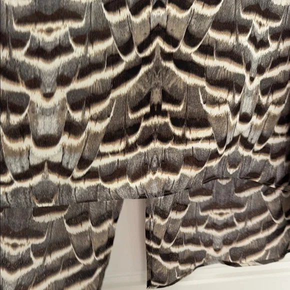 Rose & Olive Black and Gray Patterned Blouse - Picture 4 of 10